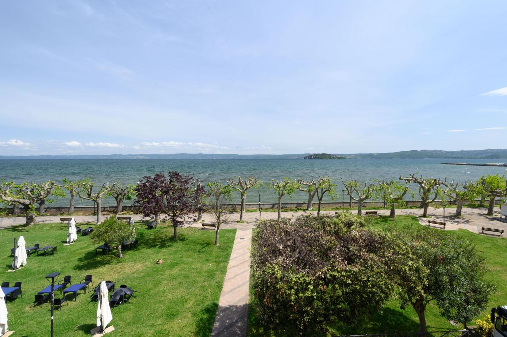 Casa Vacanze Maddalena - Palazzetto Sul Lago - Diamante Rosa Marta Buitenkant foto